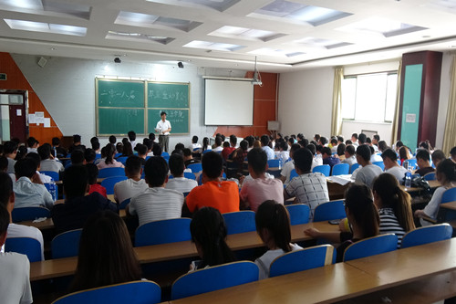 公司召开2018届毕业生就业动员会