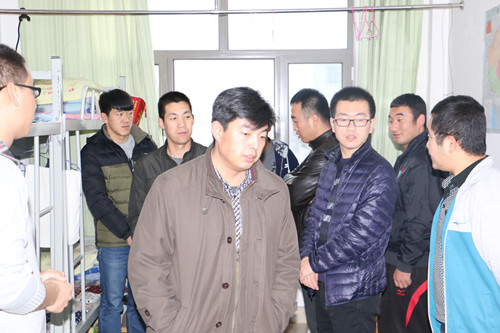 伟德1949官网实验室、公寓安全大检查