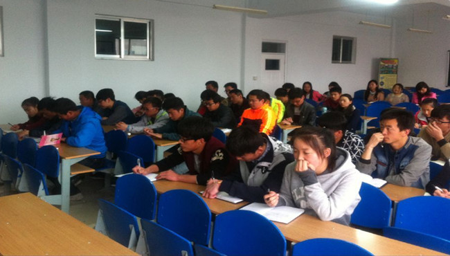 新能源科学与工程第二党支部召开“缅怀革命英烈，弘扬爱国主义精神”为主题的支部会议