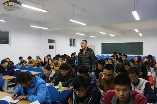公司党支部召开以“正确树立老员工人生观和价值观”为主题会议