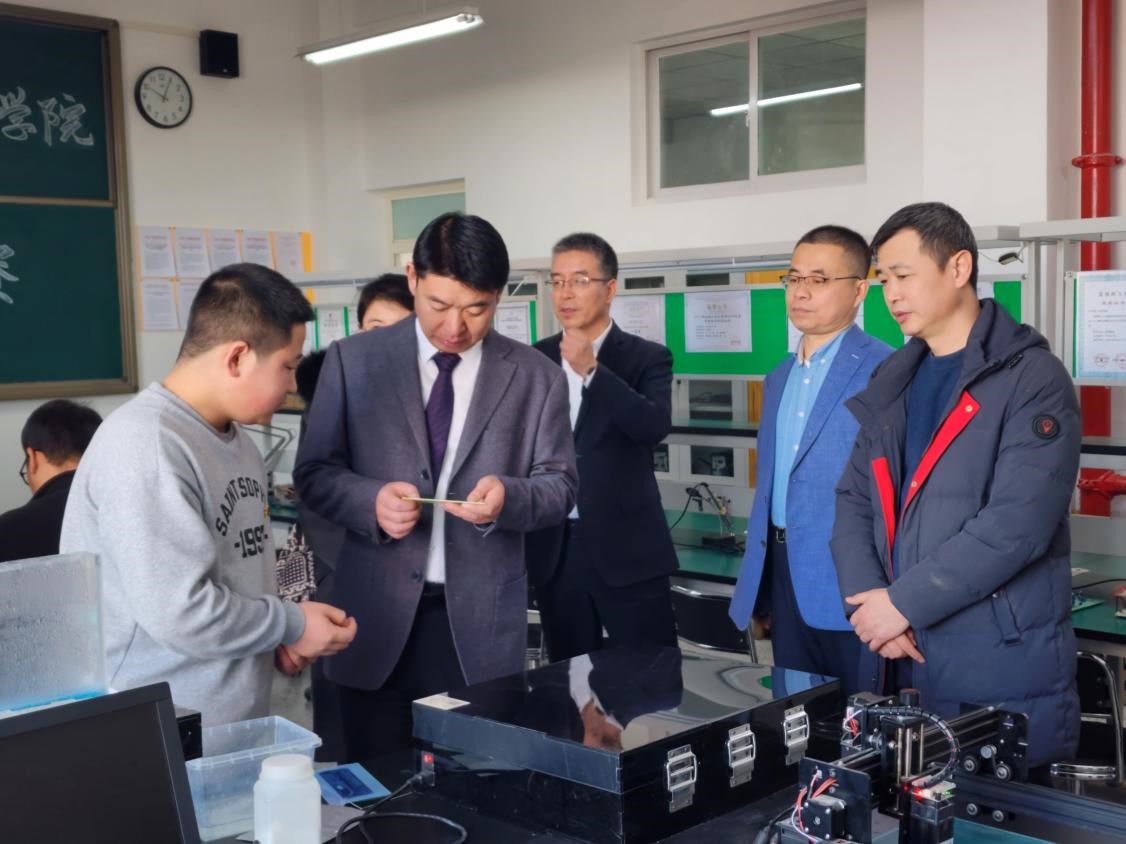 集团领导调研伟德1949官网工作并出席学风建设表彰大会