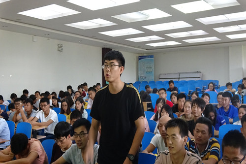 伟德1949官网举行就业专题讲座