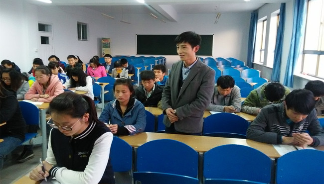 电气工程及其自动化第一党支部召开“缅怀革命先烈，弘扬爱国主义精神”为主题的支部会议